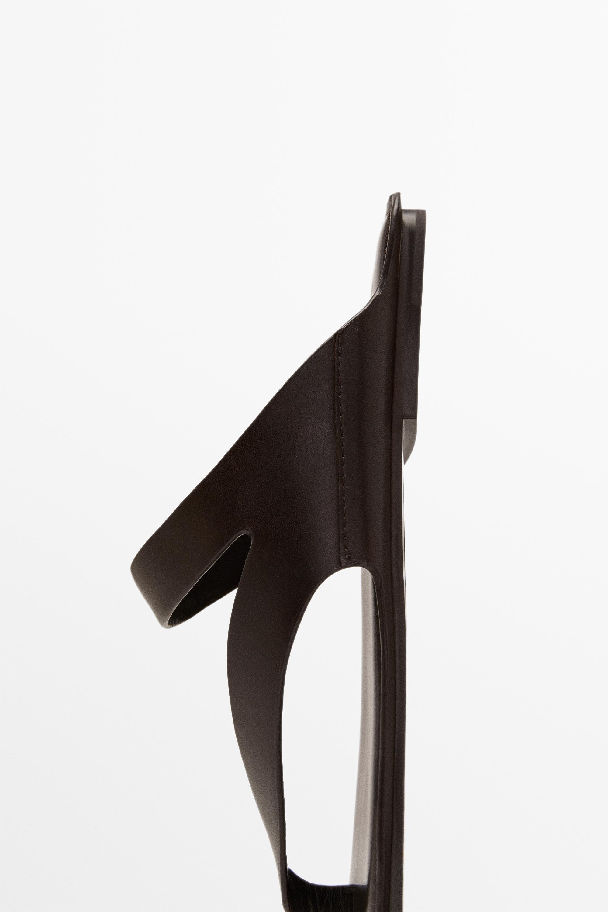 Asymmetric leather sandals with toe divider